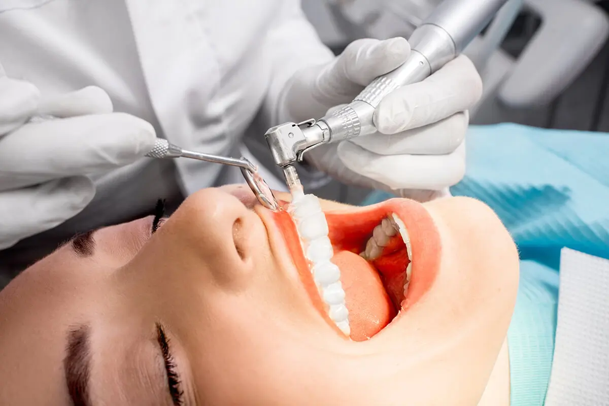 Preventive dental fluoride treatment